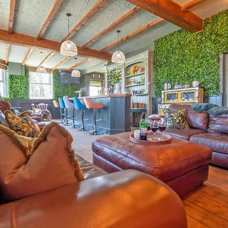 Entire Venue With Accommodation Sleeps Up To 19 - Waterfall Country Escape Wales Coelbren Exterior photo