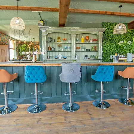 Entire Venue With Accommodation Sleeps Up To 19 - Waterfall Country Escape Wales Coelbren Exterior photo
