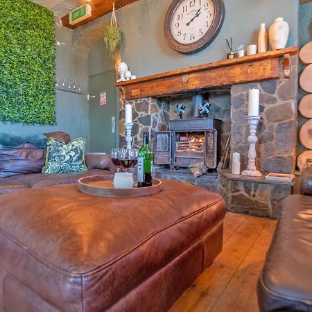 Entire Venue With Accommodation Sleeps Up To 19 - Waterfall Country Escape Wales Coelbren Exterior photo