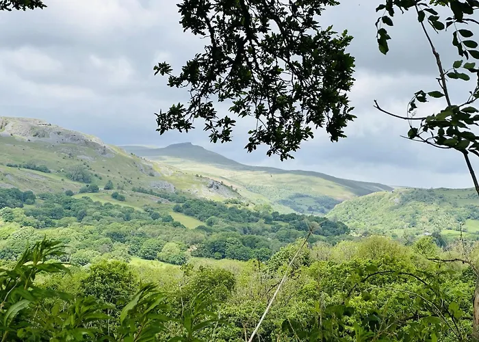 Entire Venue With Accommodation Sleeps Up To 19 - Waterfall Country Escape Wales