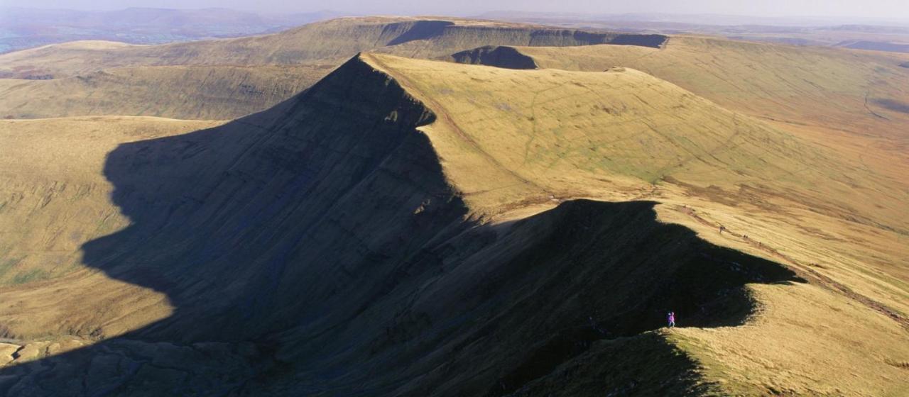 Entire Venue With Sleeps Up To 19 - Waterfall Country Escape Wales Coelbren
