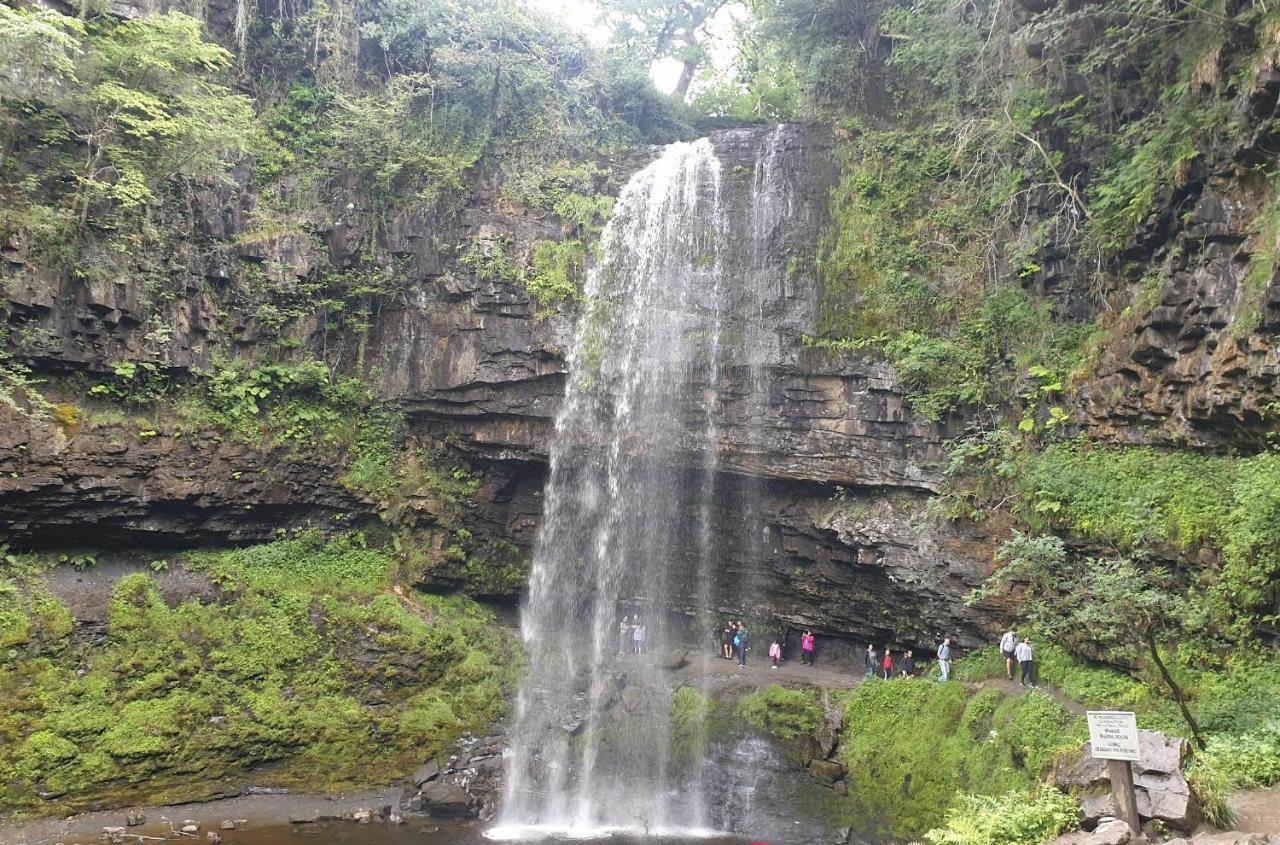 Entire Venue With Sleeps Up To 19 - Waterfall Country Escape Wales *