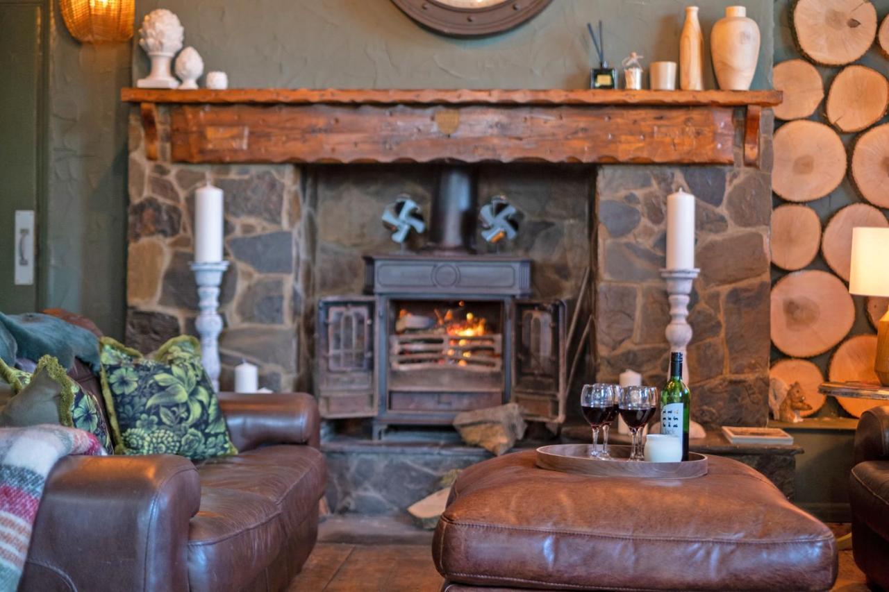 Holiday home Entire Venue With Sleeps Up To 19 - Waterfall Country Escape Wales Coelbren