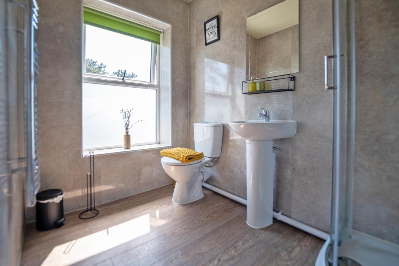 Entire Venue With Sleeps Up To 19 - Waterfall Country Escape Wales Holiday home