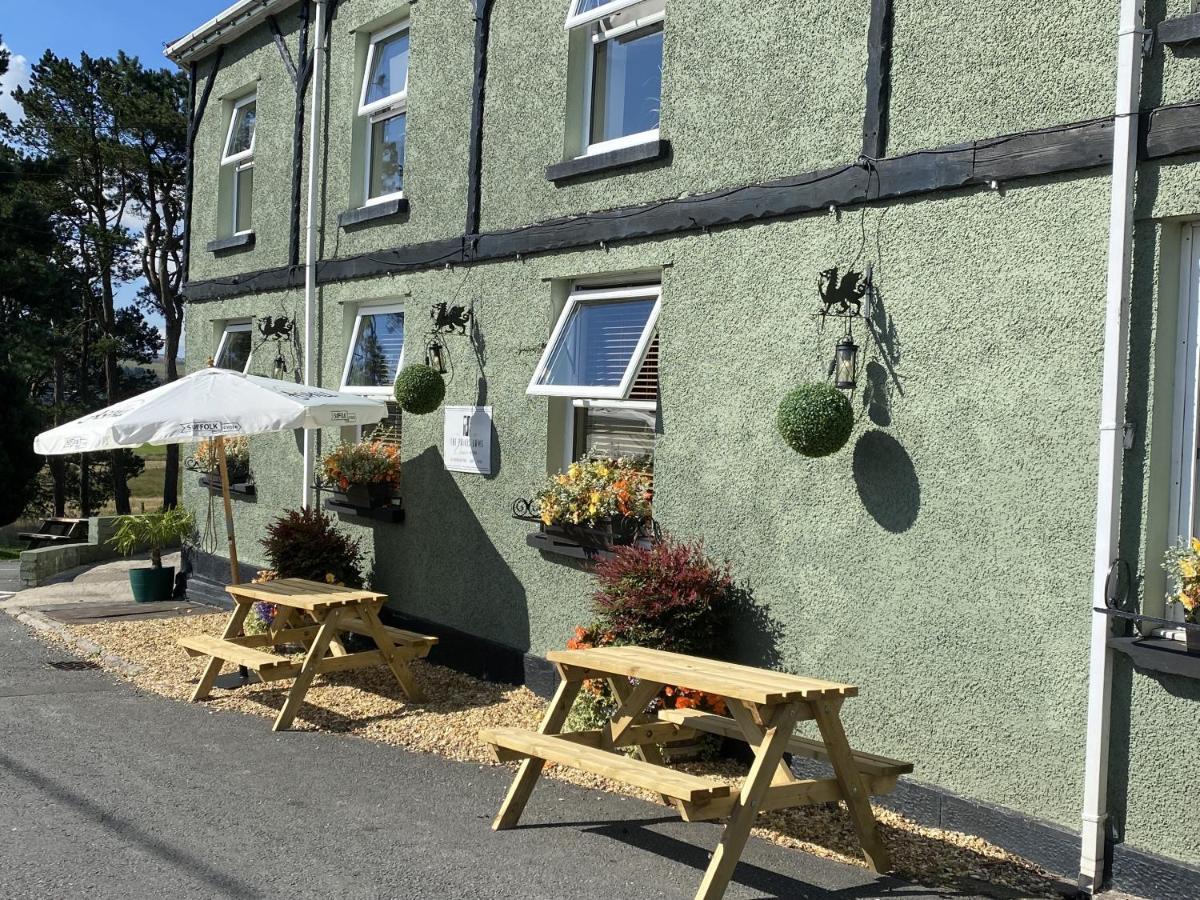 Entire Venue With Sleeps Up To 19 - Waterfall Country Escape Wales *