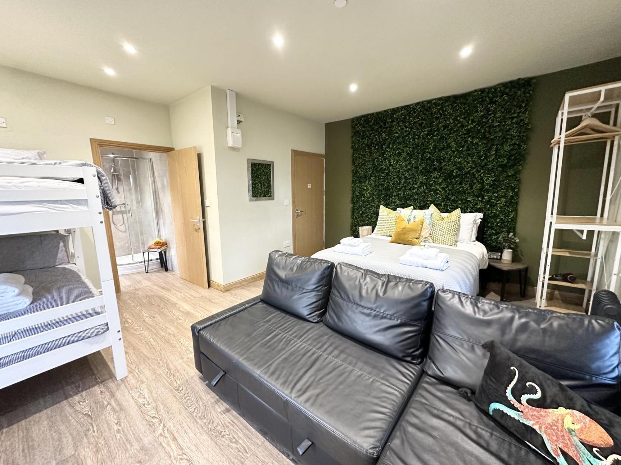 Entire Venue With Sleeps Up To 19 - Waterfall Country Escape Wales Holiday home