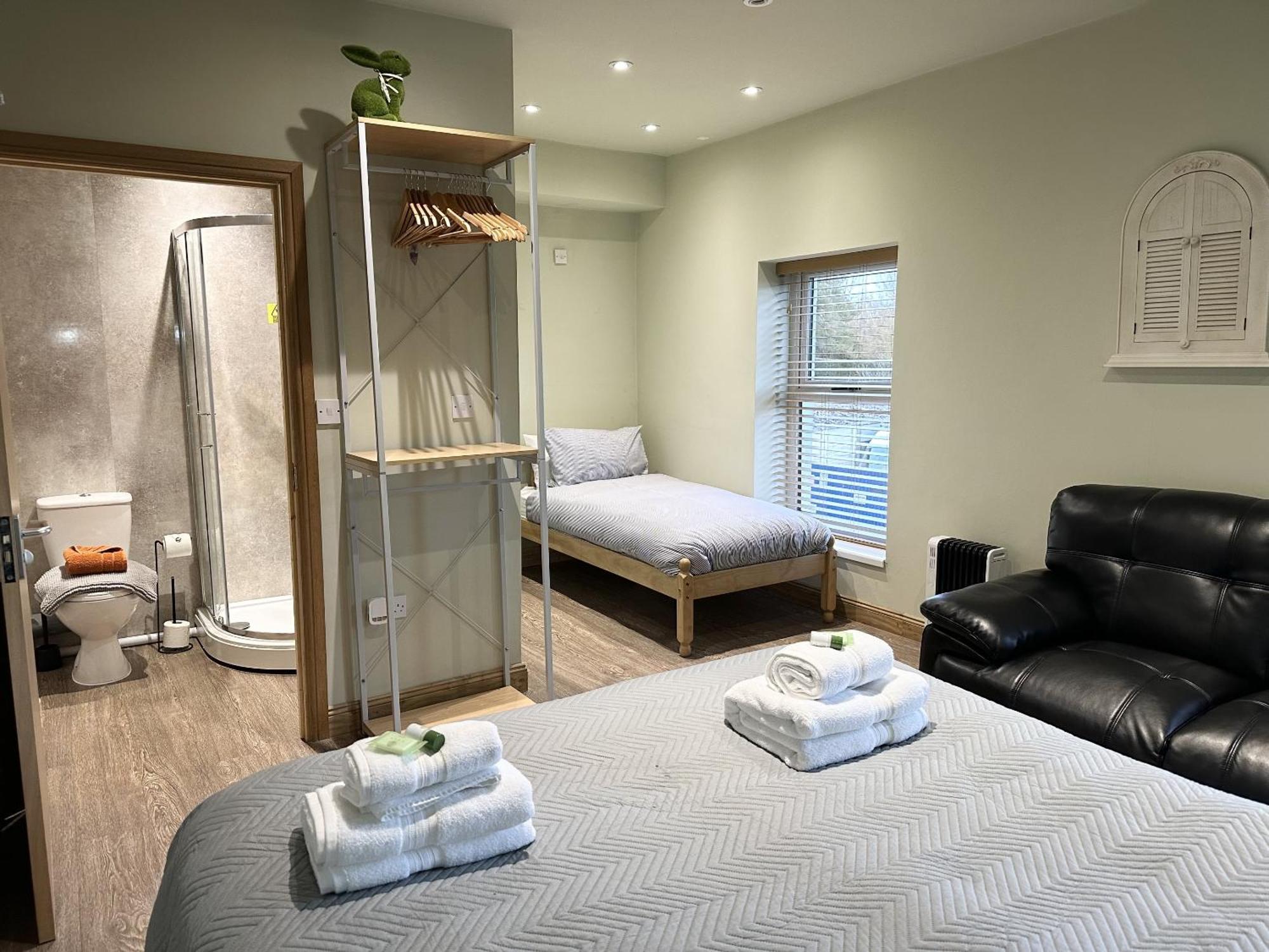 Holiday home Entire Venue With Sleeps Up To 19 - Waterfall Country Escape Wales *