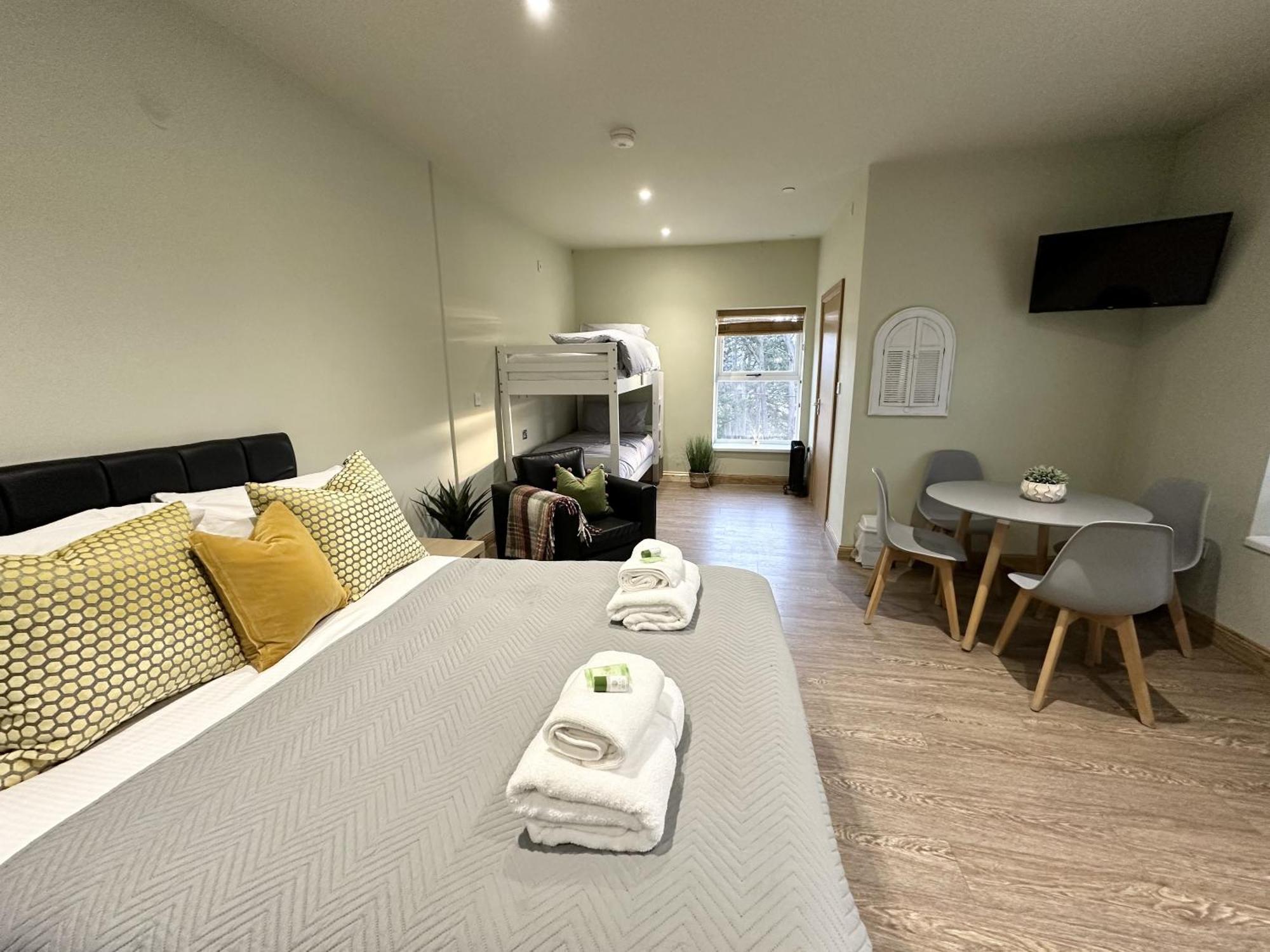 Entire Venue With Sleeps Up To 19 - Waterfall Country Escape Wales